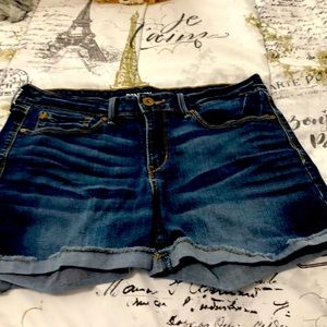 Denizen from Levi’s Low-Rise Midi Shorts